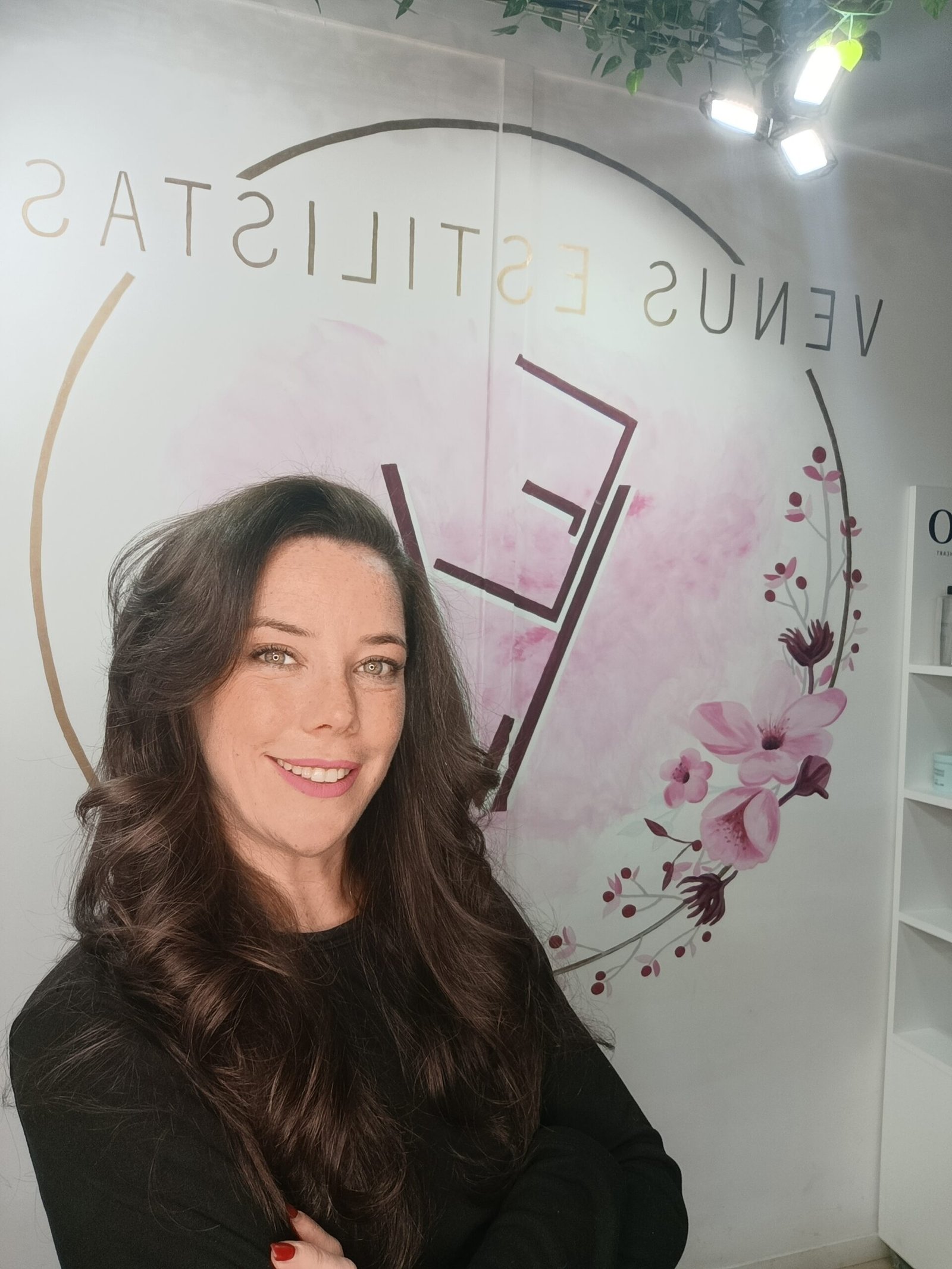 maria con logo